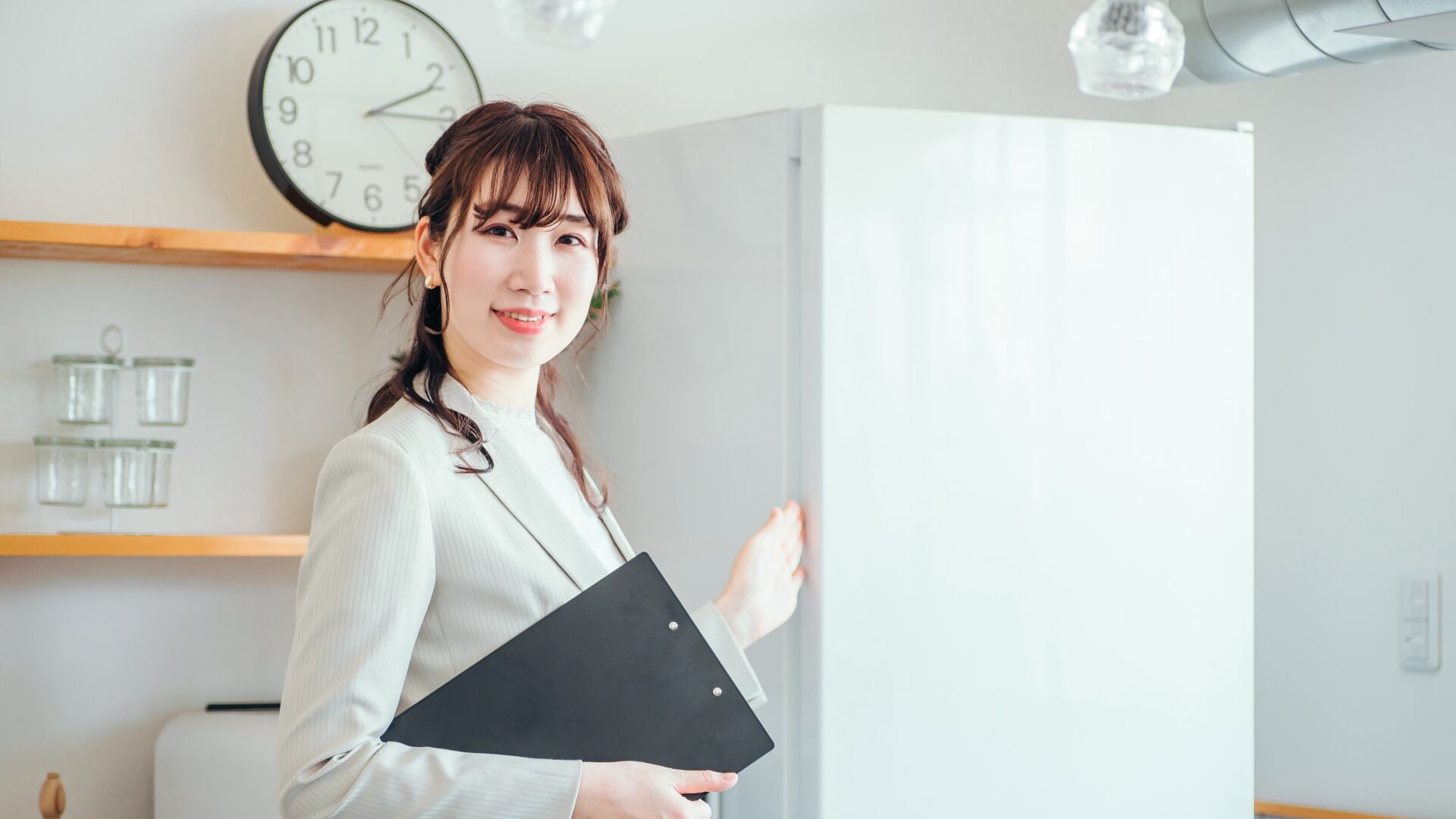 冷蔵庫女性