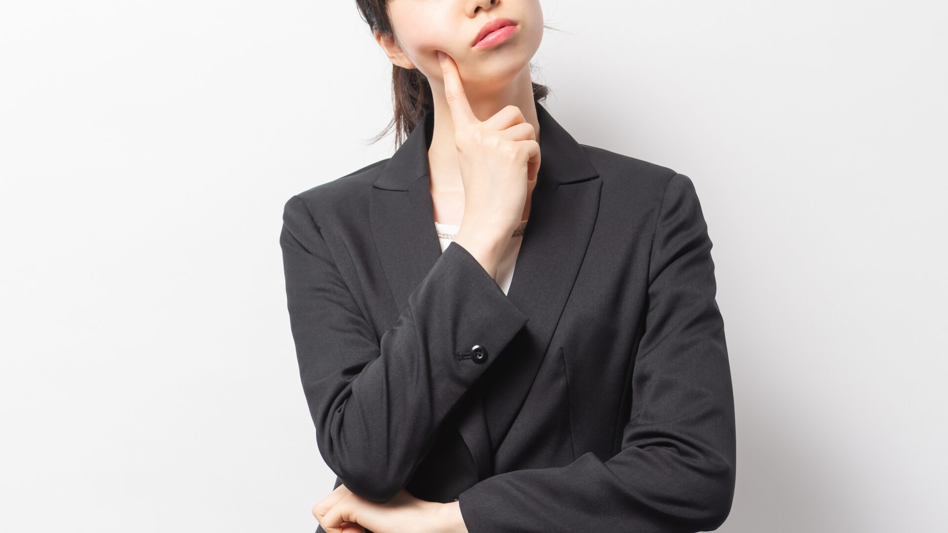 悩んでいる女性